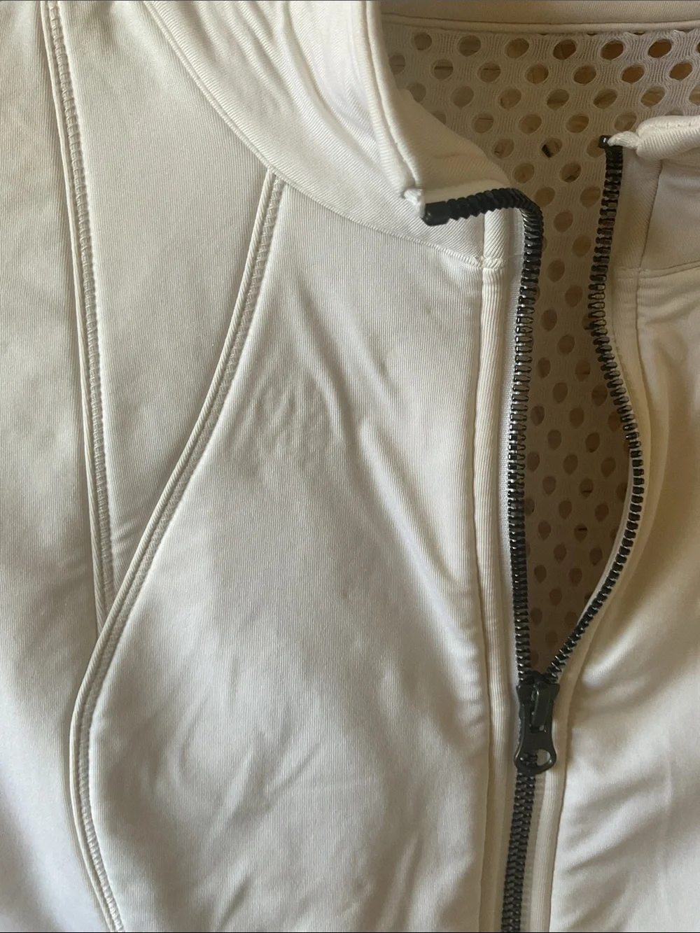 Alo Perforated Jacket GUC